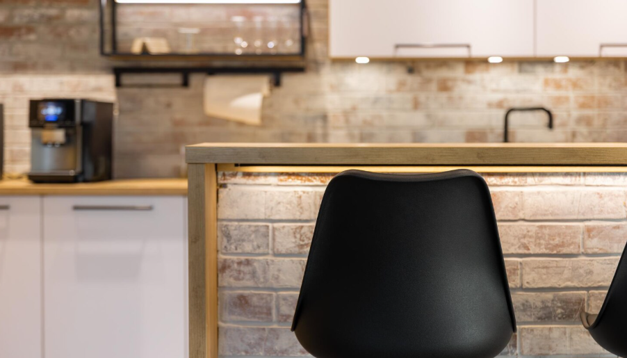 How to Choose Bar Stools That Suit Your Kitchen Island and Counter Height